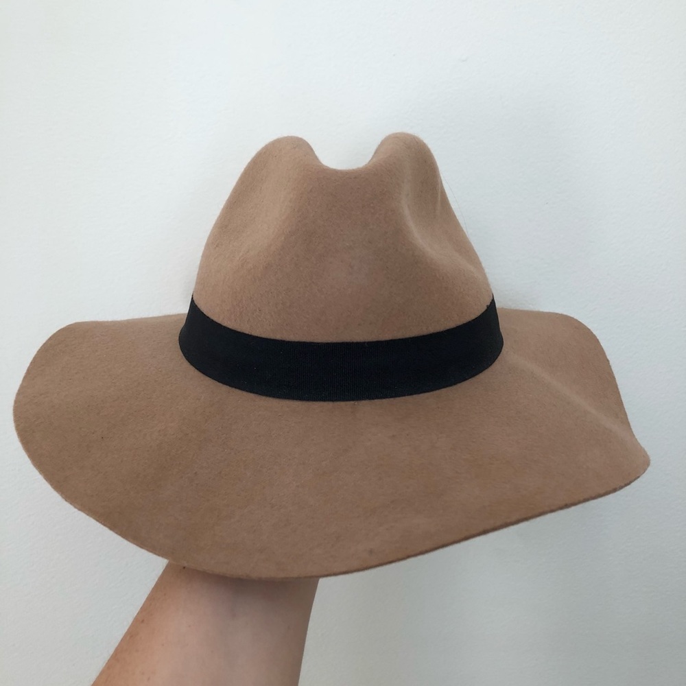 Vegan Felt Wide Brimmed Floppy Hat in Camel/Brown
